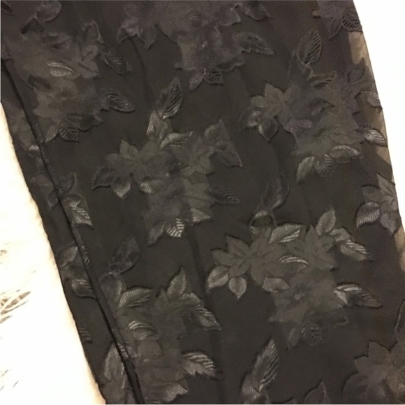 Victoria, secret vintage, beautiful, white lace like pattern slight larger - Picture 3 of 8